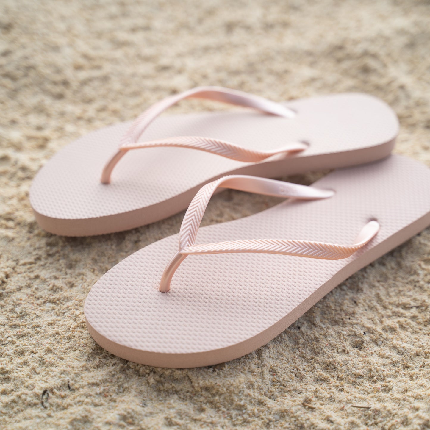 Zori Days Womens Flipflops in Rose Cloud